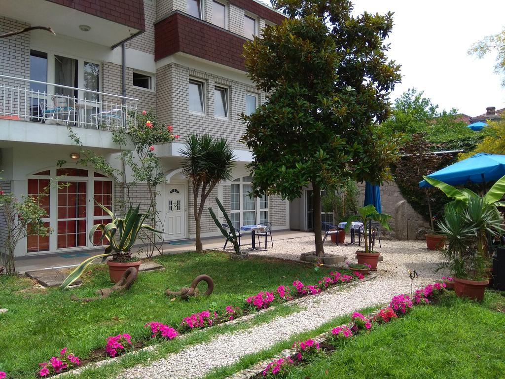 Apartments Laros Herceg Novi Exterior photo